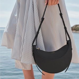 Polene Numéro Dix
Monochrome Black Textured leather